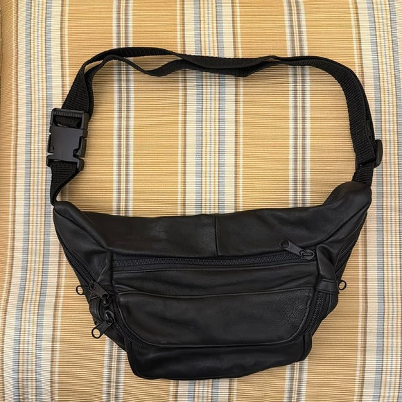 Waist pouch for travel and days out - Picture 1 of 11